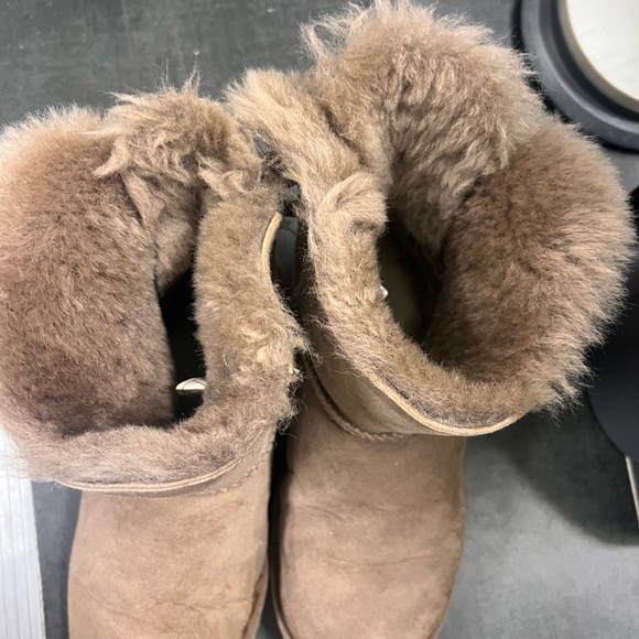 UGG tan boot women’s size 6 - Picture 2 of 4